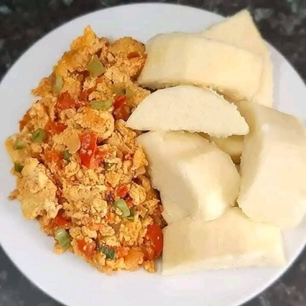 Boiled yam and egg sauce