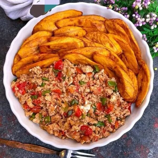 Fried plantain and egg sauce